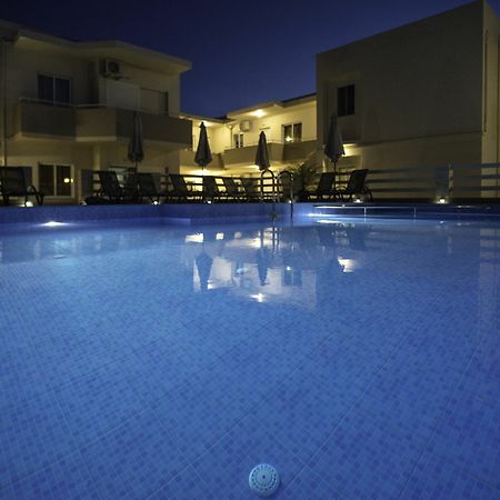 קאלאתאס Naiades Luxury Apartments מראה חיצוני תמונה